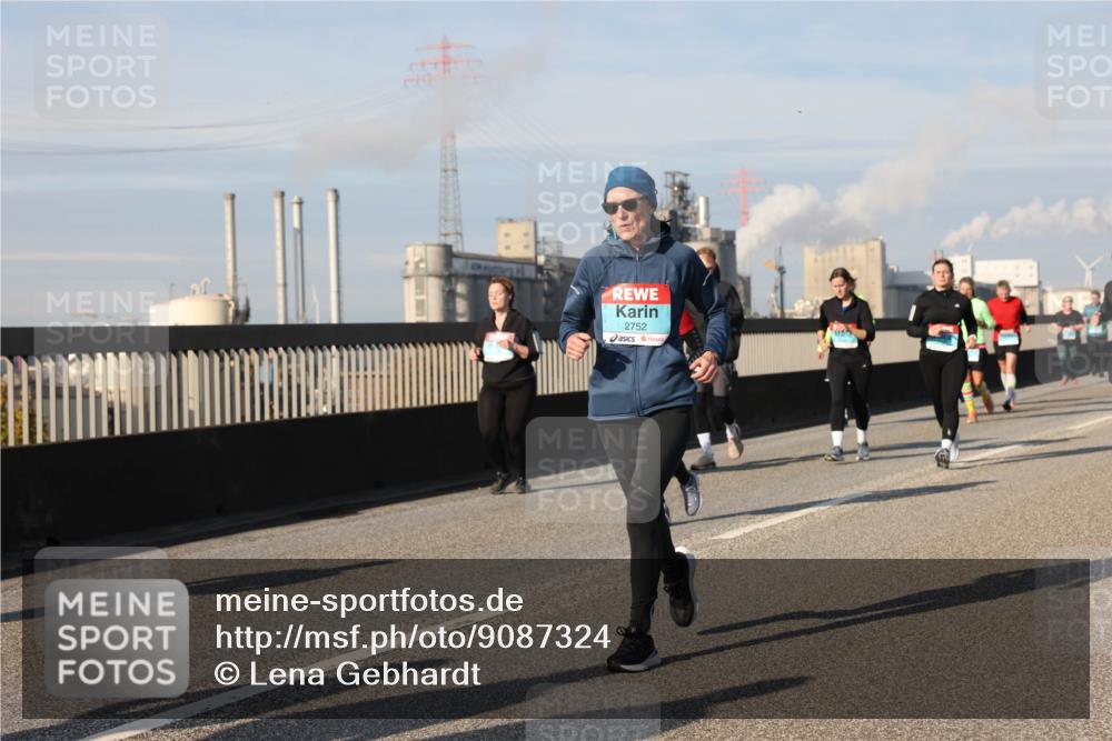 03.10.2025 - Köhlbrandbrückenlauf Lena Gebhardt http://msf.ph/oto/9087324 03.10.2025 10:06:19 Position 2 2752 meine-sportfotos.de