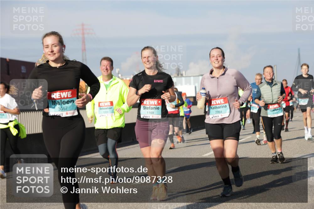 03.10.2025 - Köhlbrandbrückenlauf Jannik Wohlers http://msf.ph/oto/9087328 03.10.2025 09:57:39 Position 3 3057, 1220, 1169, 2054 meine-sportfotos.de
