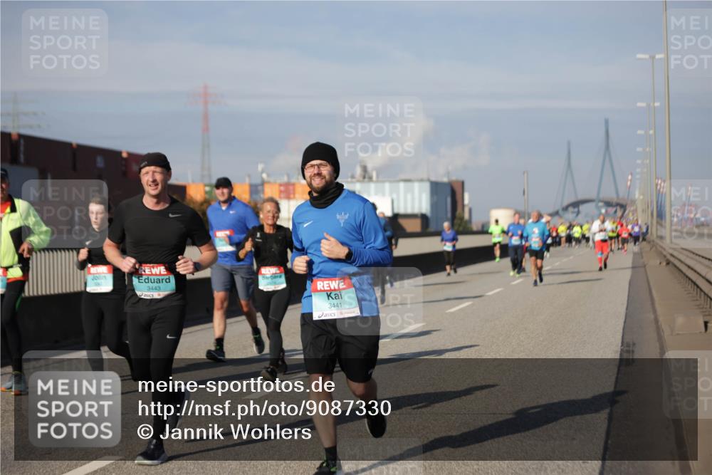 03.10.2025 - Köhlbrandbrückenlauf Jannik Wohlers http://msf.ph/oto/9087330 03.10.2025 10:08:18 Position 3 3443, 3441 meine-sportfotos.de