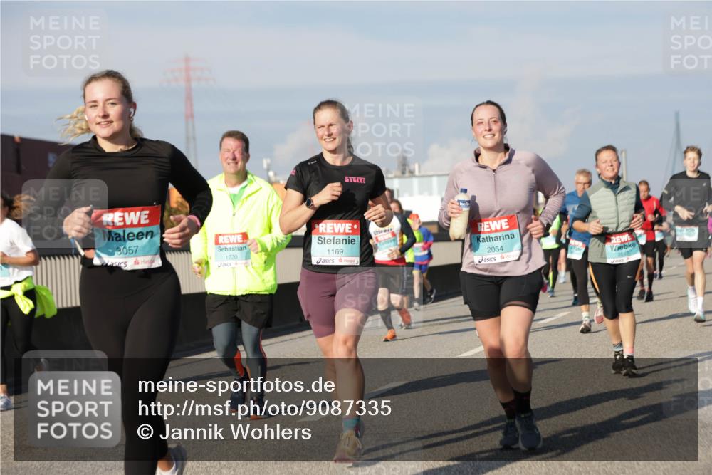 03.10.2025 - Köhlbrandbrückenlauf Jannik Wohlers http://msf.ph/oto/9087335 03.10.2025 09:57:39 Position 3 3057, 1220, 1169, 2054, 2687 meine-sportfotos.de
