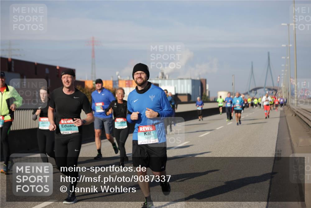 03.10.2025 - Köhlbrandbrückenlauf Jannik Wohlers http://msf.ph/oto/9087337 03.10.2025 10:08:18 Position 3 3443, 3441 meine-sportfotos.de