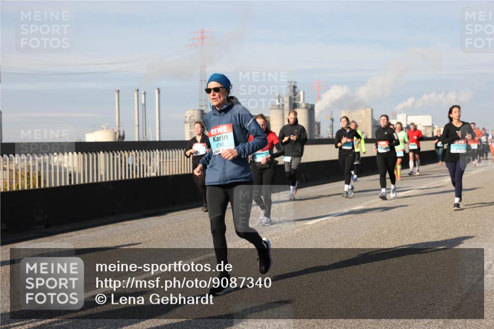 03.10.2025 - Köhlbrandbrückenlauf Lena Gebhardt http://msf.ph/oto/9087340 03.10.2025 10:06:19 Position 2 2752 meine-sportfotos.de