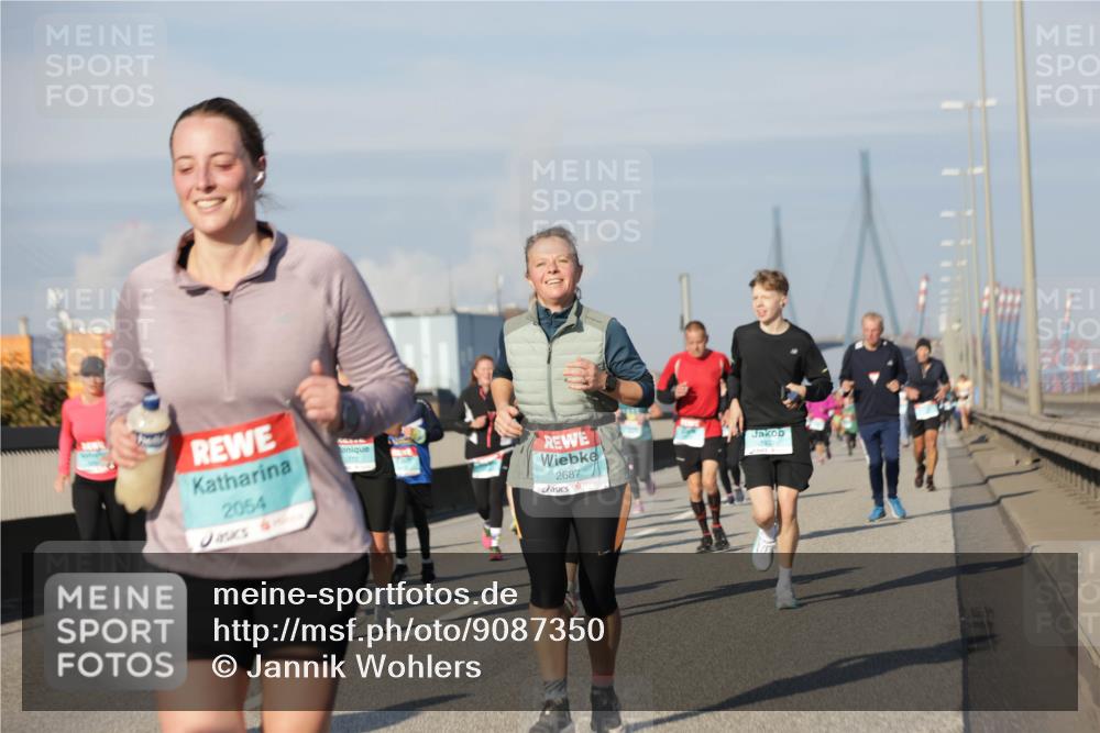 03.10.2025 - Köhlbrandbrückenlauf Jannik Wohlers http://msf.ph/oto/9087350 03.10.2025 09:57:40 Position 3 2054, 1272, 2687, 1933 meine-sportfotos.de