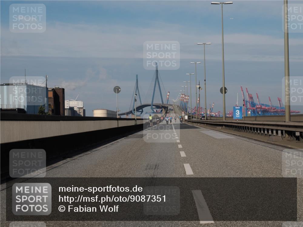 03.10.2025 - Köhlbrandbrückenlauf Fabian Wolf http://msf.ph/oto/9087351 03.10.2025 10:22:34 Position 3 3 meine-sportfotos.de
