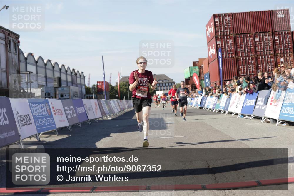 03.10.2025 - Köhlbrandbrückenlauf Jannik Wohlers http://msf.ph/oto/9087352 03.10.2025 12:53:14 Ziel 4142, 5786, 6333 meine-sportfotos.de