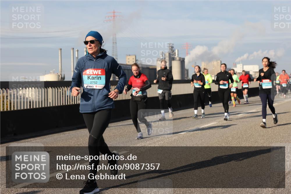 03.10.2025 - Köhlbrandbrückenlauf Lena Gebhardt http://msf.ph/oto/9087357 03.10.2025 10:06:19 Position 2 2752 meine-sportfotos.de