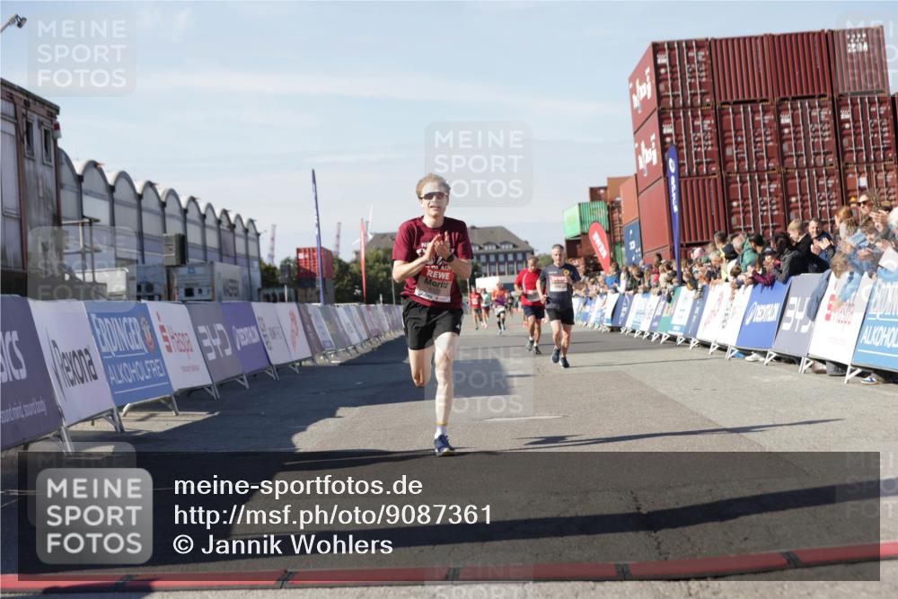 03.10.2025 - Köhlbrandbrückenlauf Jannik Wohlers http://msf.ph/oto/9087361 03.10.2025 12:53:14 Ziel 4142, 5786, 6333 meine-sportfotos.de