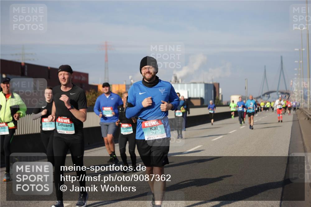 03.10.2025 - Köhlbrandbrückenlauf Jannik Wohlers http://msf.ph/oto/9087362 03.10.2025 10:08:18 Position 3 3443, 3441 meine-sportfotos.de