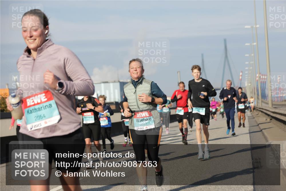 03.10.2025 - Köhlbrandbrückenlauf Jannik Wohlers http://msf.ph/oto/9087363 03.10.2025 09:57:40 Position 3 2054, 2687 meine-sportfotos.de