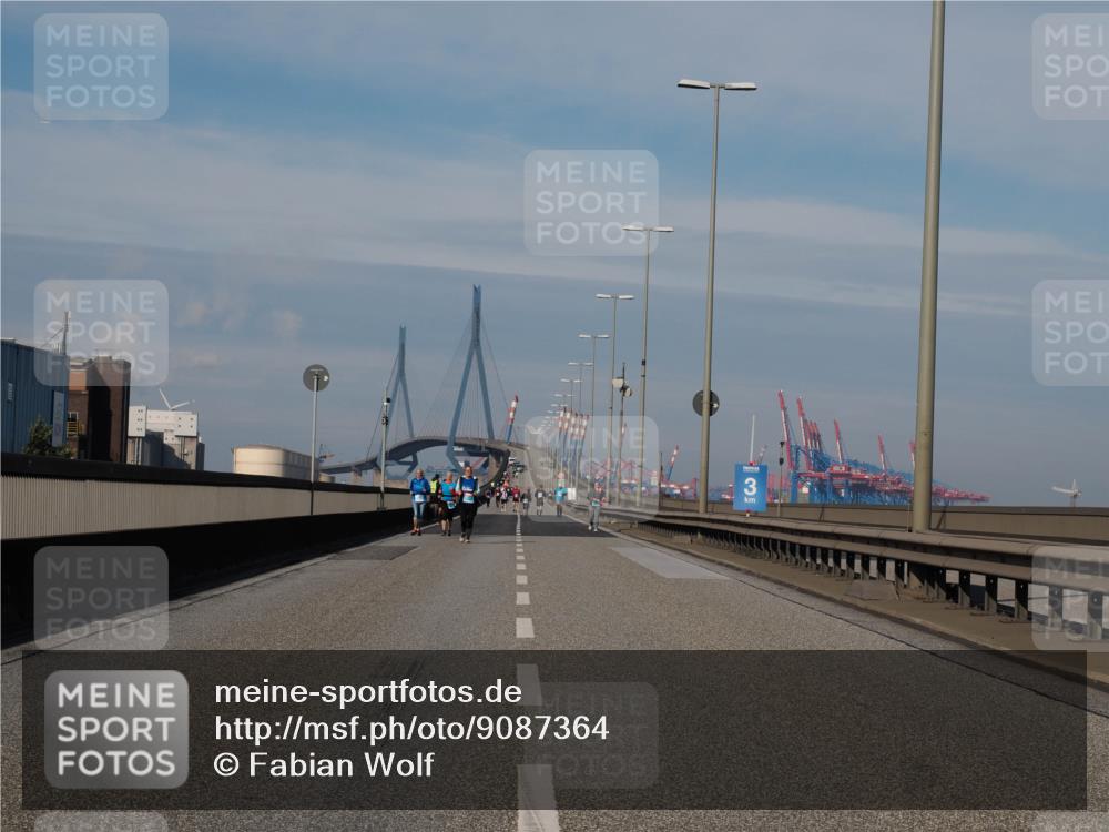 03.10.2025 - Köhlbrandbrückenlauf Fabian Wolf http://msf.ph/oto/9087364 03.10.2025 10:23:01 Position 3 3 meine-sportfotos.de