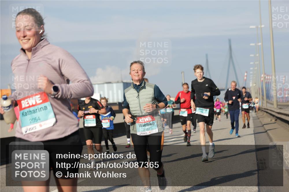 03.10.2025 - Köhlbrandbrückenlauf Jannik Wohlers http://msf.ph/oto/9087365 03.10.2025 09:57:40 Position 3 2054, 1272, 2687, 193 meine-sportfotos.de