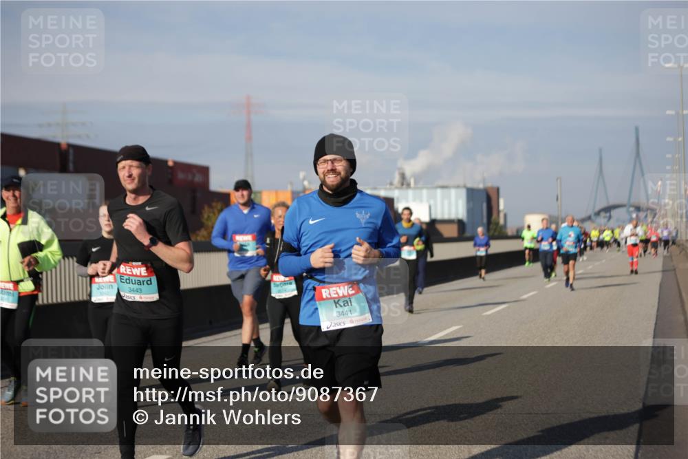 03.10.2025 - Köhlbrandbrückenlauf Jannik Wohlers http://msf.ph/oto/9087367 03.10.2025 10:08:19 Position 3 3443, 3441 meine-sportfotos.de