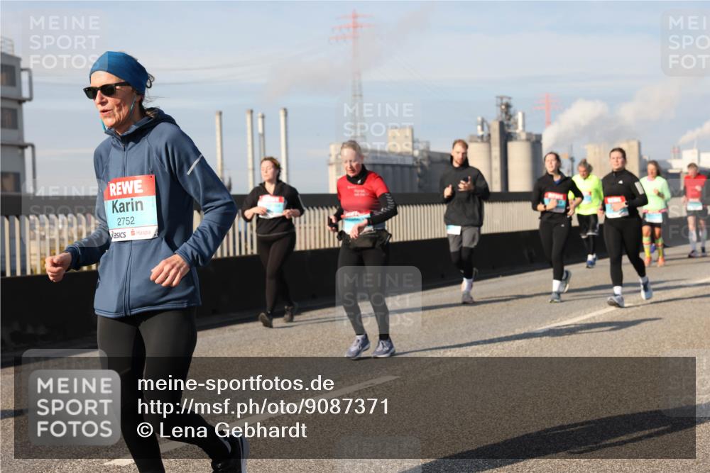 03.10.2025 - Köhlbrandbrückenlauf Lena Gebhardt http://msf.ph/oto/9087371 03.10.2025 10:06:20 Position 2 2752 meine-sportfotos.de