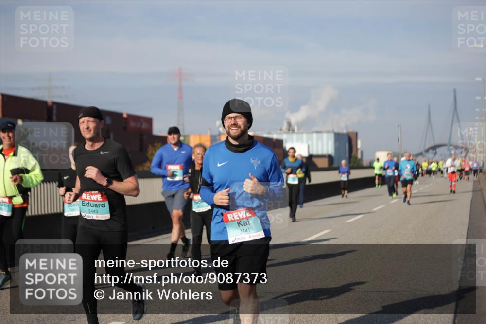 03.10.2025 - Köhlbrandbrückenlauf Jannik Wohlers http://msf.ph/oto/9087373 03.10.2025 10:08:19 Position 3 3443, 3441 meine-sportfotos.de