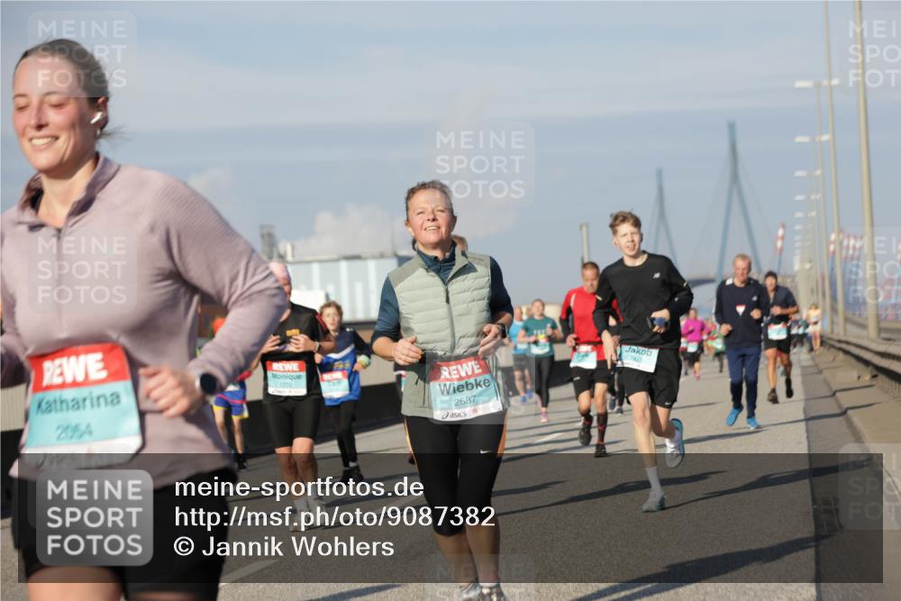 03.10.2025 - Köhlbrandbrückenlauf Jannik Wohlers http://msf.ph/oto/9087382 03.10.2025 09:57:40 Position 3 2054, 1272, 199, 2687, 1933, 6 meine-sportfotos.de