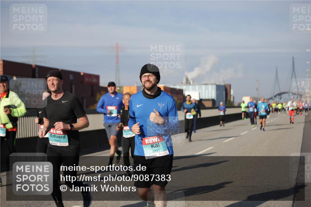 03.10.2025 - Köhlbrandbrückenlauf Jannik Wohlers http://msf.ph/oto/9087383 03.10.2025 10:08:19 Position 3 3443, 3441 meine-sportfotos.de
