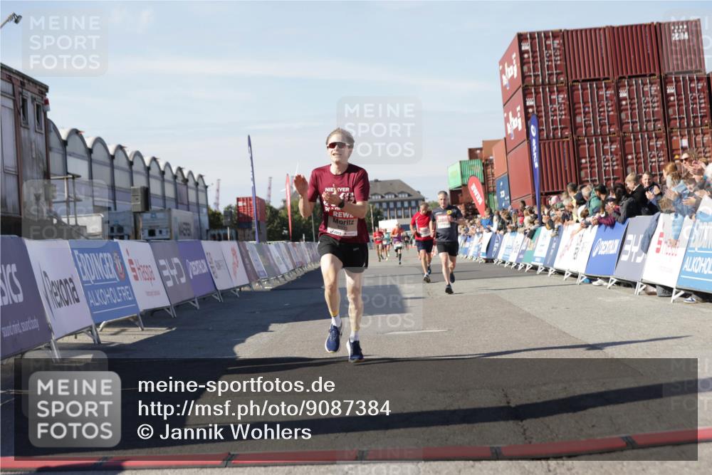 03.10.2025 - Köhlbrandbrückenlauf Jannik Wohlers http://msf.ph/oto/9087384 03.10.2025 12:53:14 Ziel 4142, 5786, 6333 meine-sportfotos.de