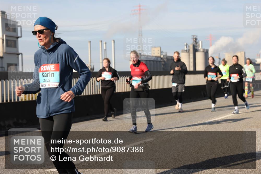 03.10.2025 - Köhlbrandbrückenlauf Lena Gebhardt http://msf.ph/oto/9087386 03.10.2025 10:06:20 Position 2 2752 meine-sportfotos.de