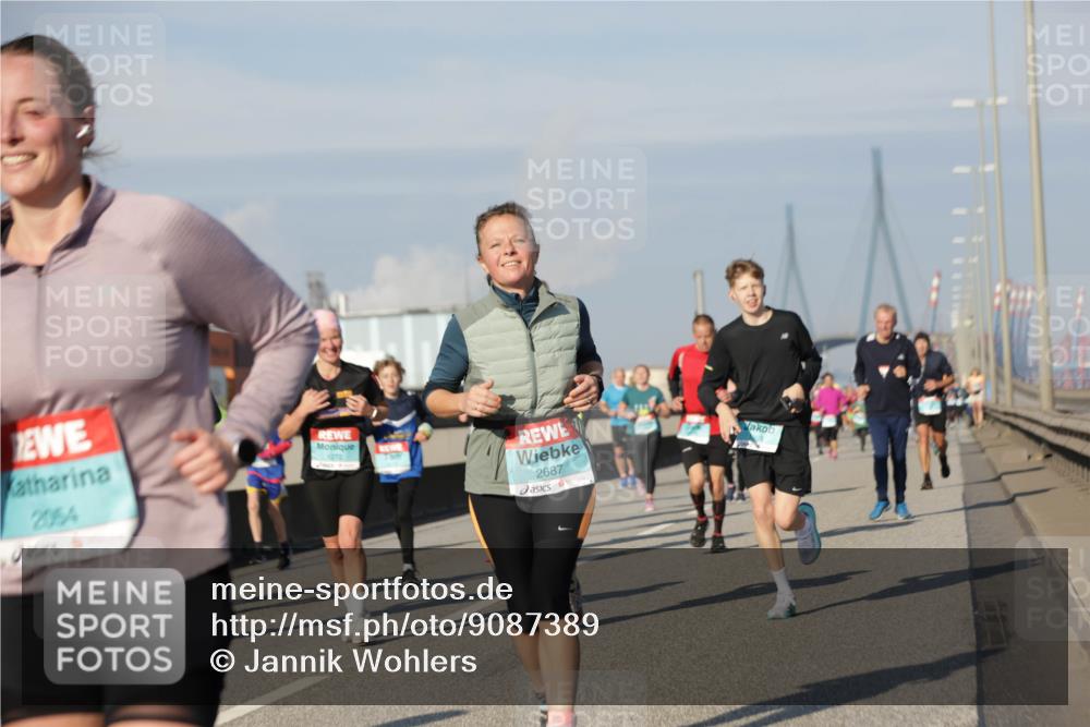 03.10.2025 - Köhlbrandbrückenlauf Jannik Wohlers http://msf.ph/oto/9087389 03.10.2025 09:57:41 Position 3 2054, 2687 meine-sportfotos.de
