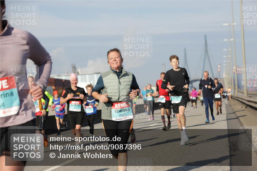 03.10.2025 - Köhlbrandbrückenlauf Jannik Wohlers http://msf.ph/oto/9087396 03.10.2025 09:57:41 Position 3 54, 2687 meine-sportfotos.de