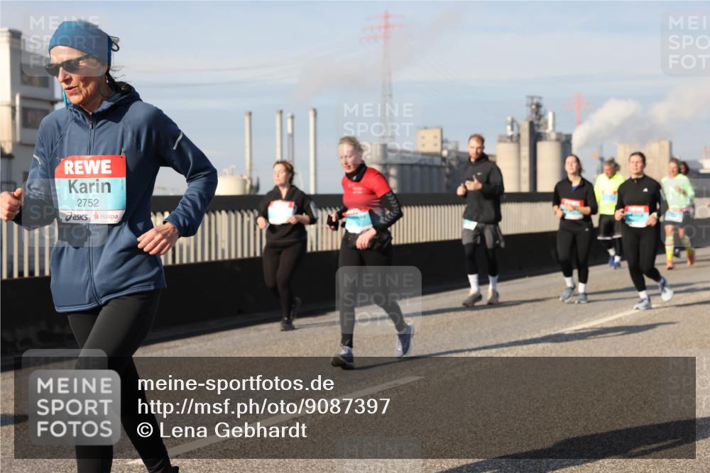 03.10.2025 - Köhlbrandbrückenlauf Lena Gebhardt http://msf.ph/oto/9087397 03.10.2025 10:06:20 Position 2 2752 meine-sportfotos.de