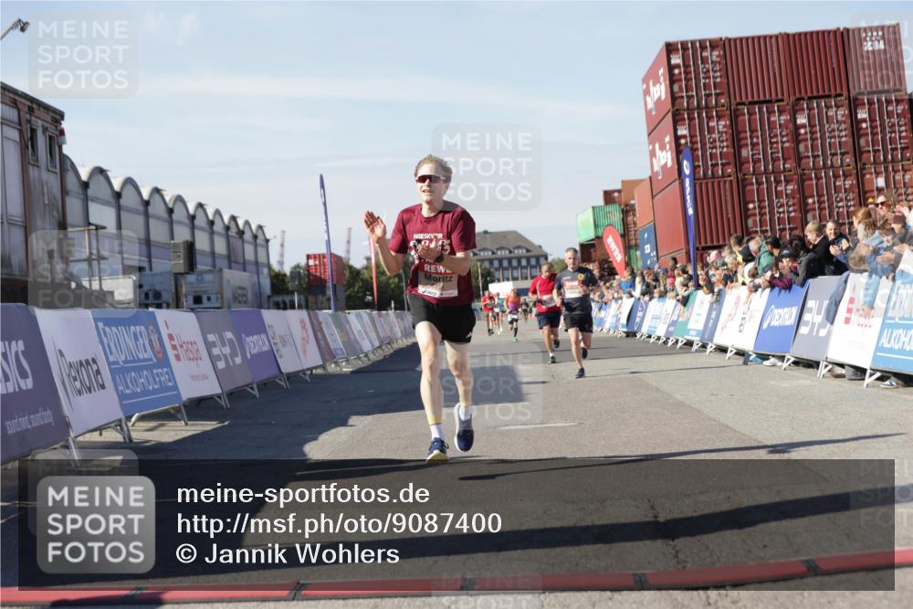 03.10.2025 - Köhlbrandbrückenlauf Jannik Wohlers http://msf.ph/oto/9087400 03.10.2025 12:53:14 Ziel 4142, 5786, 6333 meine-sportfotos.de