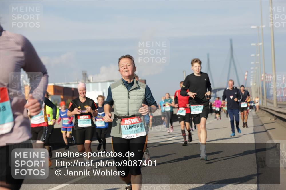 03.10.2025 - Köhlbrandbrückenlauf Jannik Wohlers http://msf.ph/oto/9087401 03.10.2025 09:57:41 Position 3 2687, 1933 meine-sportfotos.de
