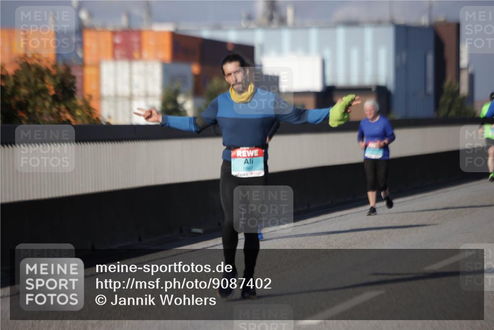 03.10.2025 - Köhlbrandbrückenlauf Jannik Wohlers http://msf.ph/oto/9087402 03.10.2025 10:08:20 Position 3 1887 meine-sportfotos.de