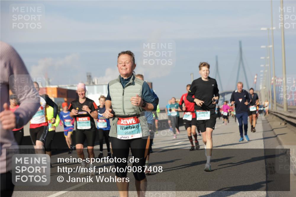 03.10.2025 - Köhlbrandbrückenlauf Jannik Wohlers http://msf.ph/oto/9087408 03.10.2025 09:57:41 Position 3 1272, 2687, 1933 meine-sportfotos.de