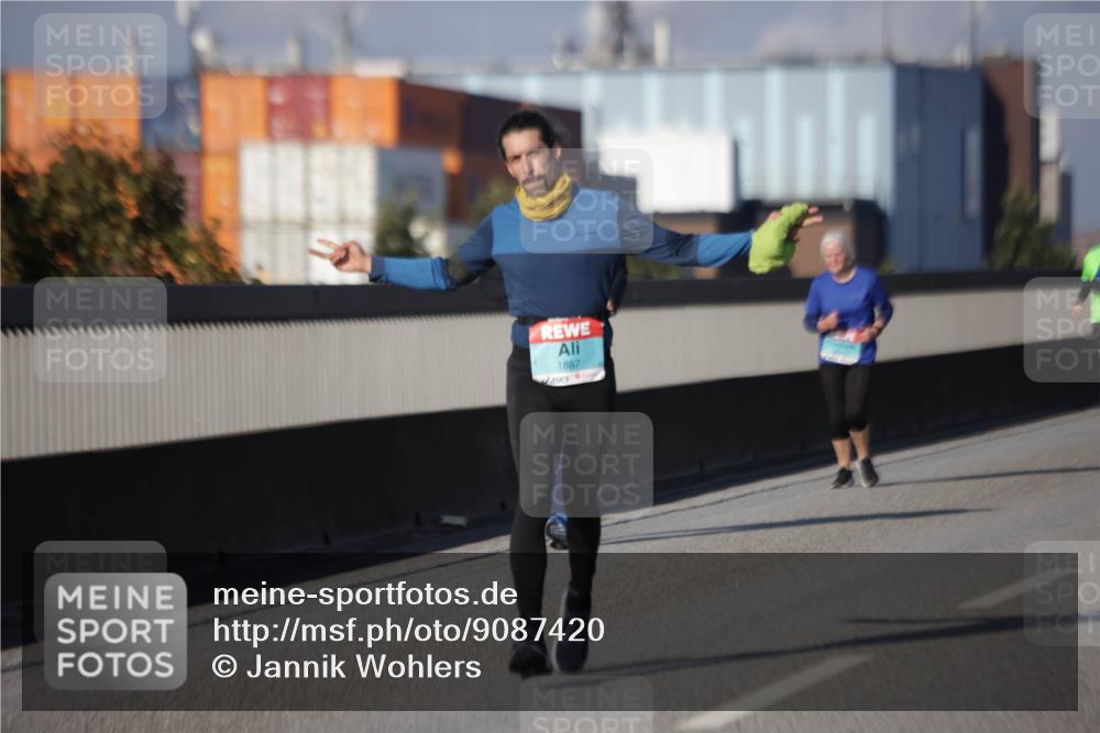 03.10.2025 - Köhlbrandbrückenlauf Jannik Wohlers http://msf.ph/oto/9087420 03.10.2025 10:08:20 Position 3 1887 meine-sportfotos.de