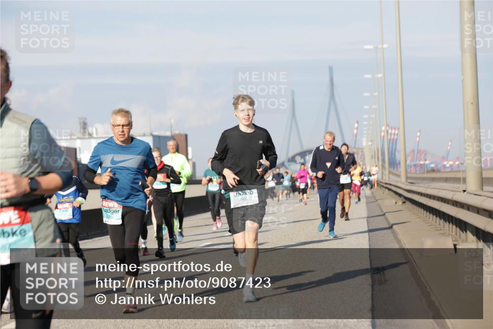 03.10.2025 - Köhlbrandbrückenlauf Jannik Wohlers http://msf.ph/oto/9087423 03.10.2025 09:57:42 Position 3 685, 1933 meine-sportfotos.de