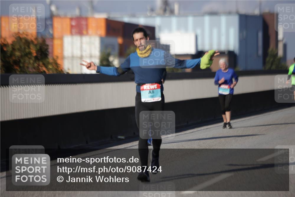 03.10.2025 - Köhlbrandbrückenlauf Jannik Wohlers http://msf.ph/oto/9087424 03.10.2025 10:08:20 Position 3 1887 meine-sportfotos.de