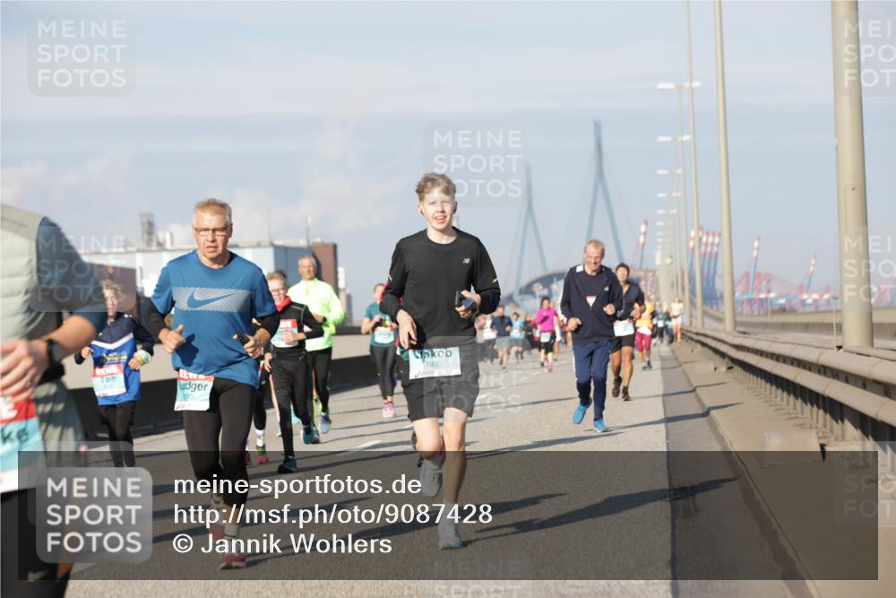 03.10.2025 - Köhlbrandbrückenlauf Jannik Wohlers http://msf.ph/oto/9087428 03.10.2025 09:57:42 Position 3 1933 meine-sportfotos.de
