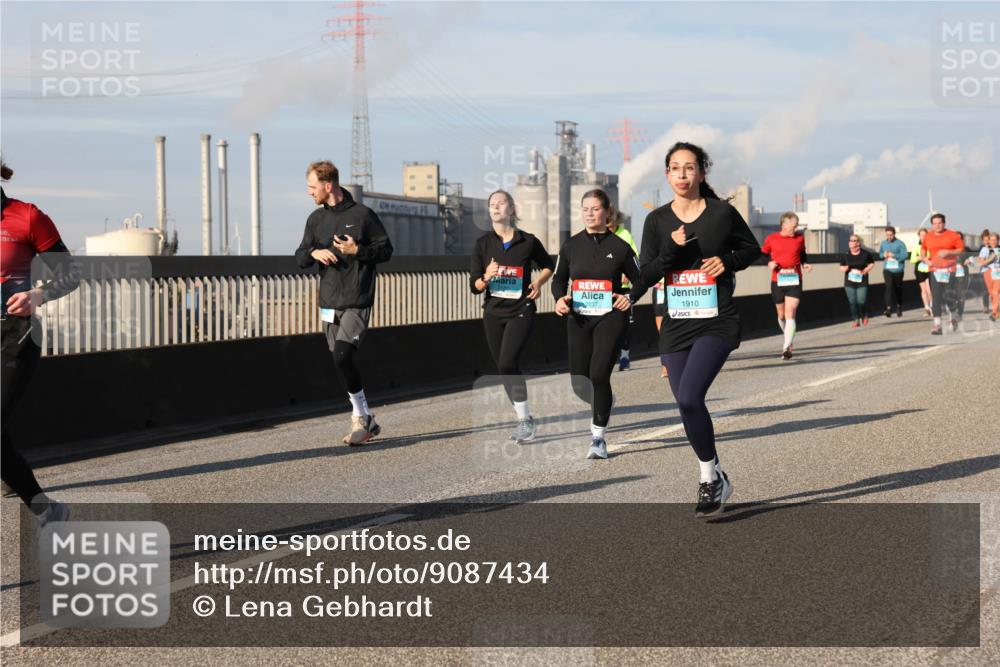 03.10.2025 - Köhlbrandbrückenlauf Lena Gebhardt http://msf.ph/oto/9087434 03.10.2025 10:06:21 Position 2 2237, 1910 meine-sportfotos.de