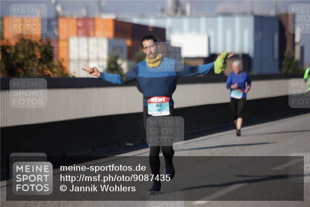 03.10.2025 - Köhlbrandbrückenlauf Jannik Wohlers http://msf.ph/oto/9087435 03.10.2025 10:08:20 Position 3 1887 meine-sportfotos.de
