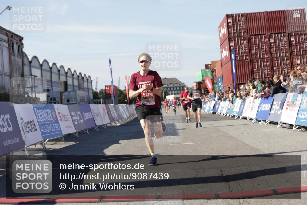 03.10.2025 - Köhlbrandbrückenlauf Jannik Wohlers http://msf.ph/oto/9087439 03.10.2025 12:53:14 Ziel 4142, 5786, 6333 meine-sportfotos.de