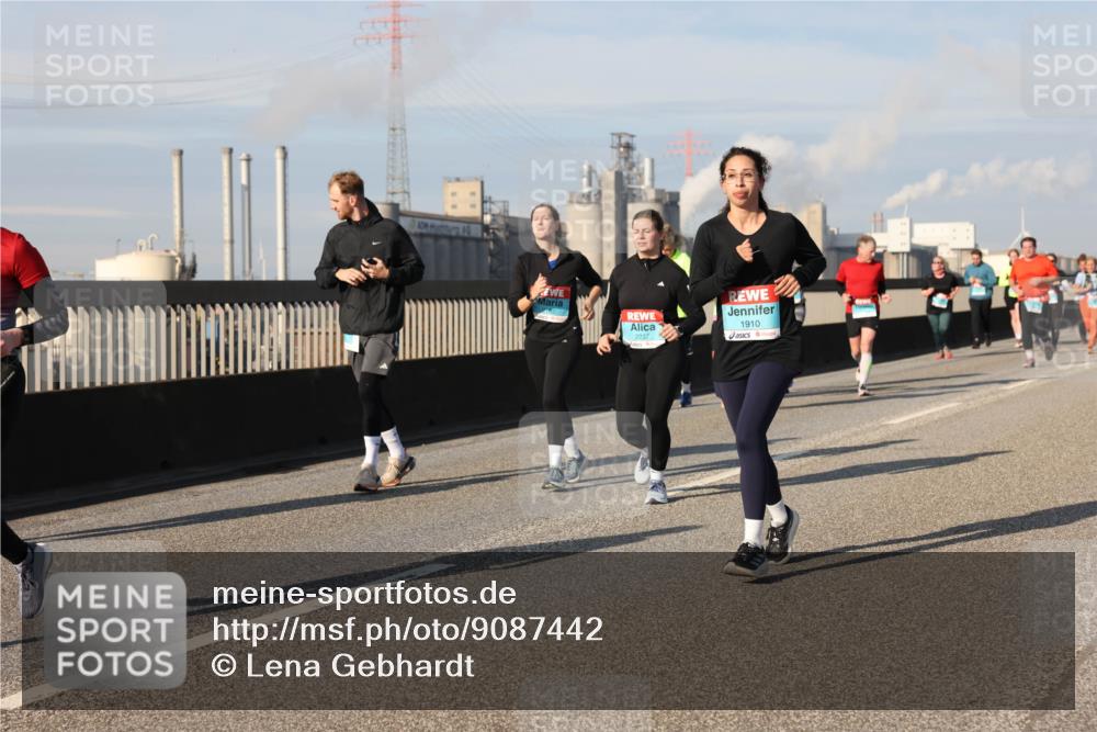 03.10.2025 - Köhlbrandbrückenlauf Lena Gebhardt http://msf.ph/oto/9087442 03.10.2025 10:06:21 Position 2 2237, 1910 meine-sportfotos.de