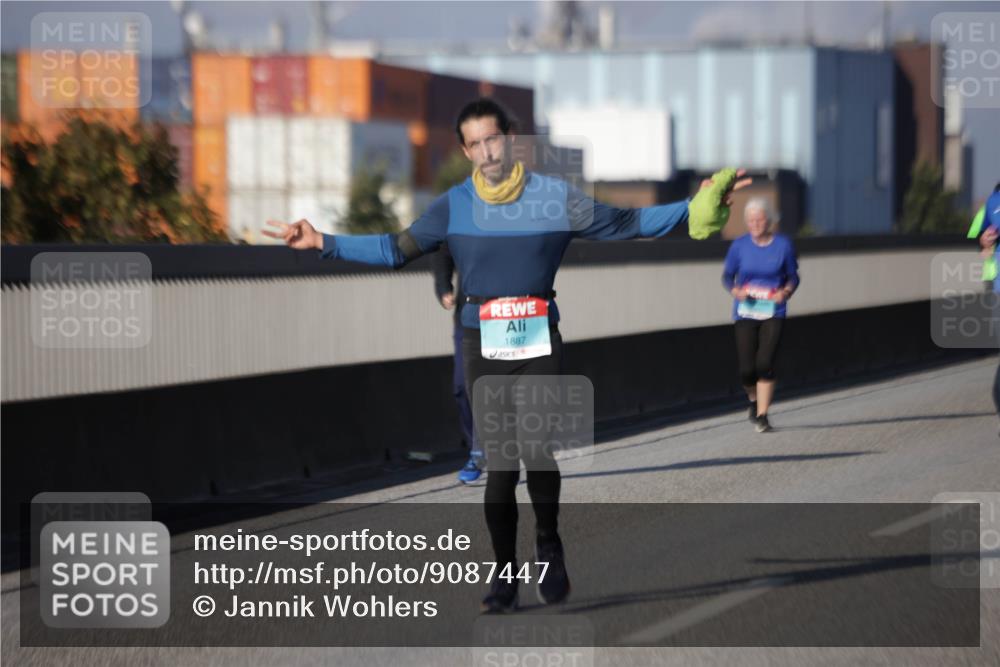 03.10.2025 - Köhlbrandbrückenlauf Jannik Wohlers http://msf.ph/oto/9087447 03.10.2025 10:08:21 Position 3 1887 meine-sportfotos.de