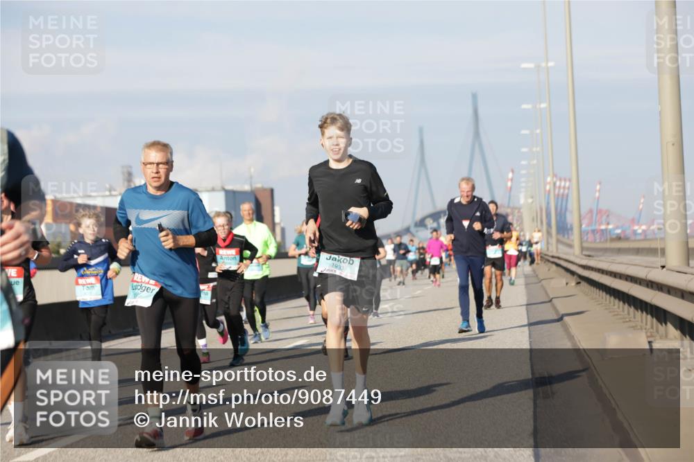 03.10.2025 - Köhlbrandbrückenlauf Jannik Wohlers http://msf.ph/oto/9087449 03.10.2025 09:57:42 Position 3 1933 meine-sportfotos.de