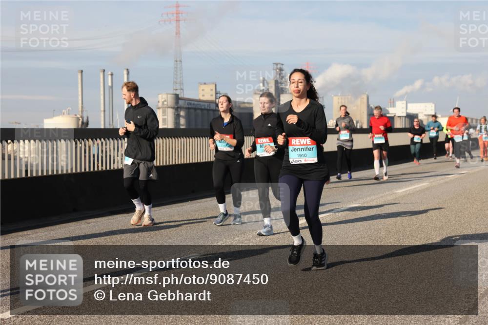 03.10.2025 - Köhlbrandbrückenlauf Lena Gebhardt http://msf.ph/oto/9087450 03.10.2025 10:06:21 Position 2 1910 meine-sportfotos.de