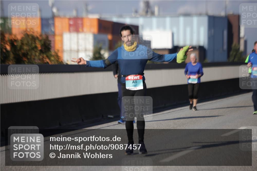 03.10.2025 - Köhlbrandbrückenlauf Jannik Wohlers http://msf.ph/oto/9087457 03.10.2025 10:08:21 Position 3 1887 meine-sportfotos.de