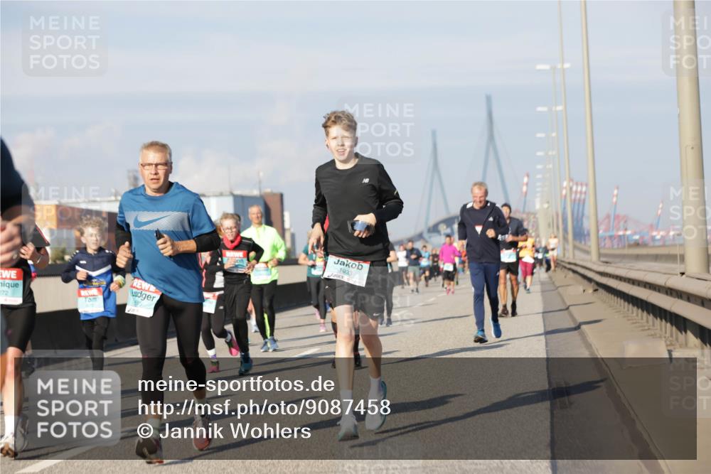 03.10.2025 - Köhlbrandbrückenlauf Jannik Wohlers http://msf.ph/oto/9087458 03.10.2025 09:57:42 Position 3 272, 685, 1933 meine-sportfotos.de