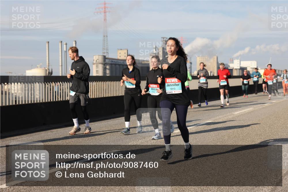 03.10.2025 - Köhlbrandbrückenlauf Lena Gebhardt http://msf.ph/oto/9087460 03.10.2025 10:06:22 Position 2 1910, 2237 meine-sportfotos.de