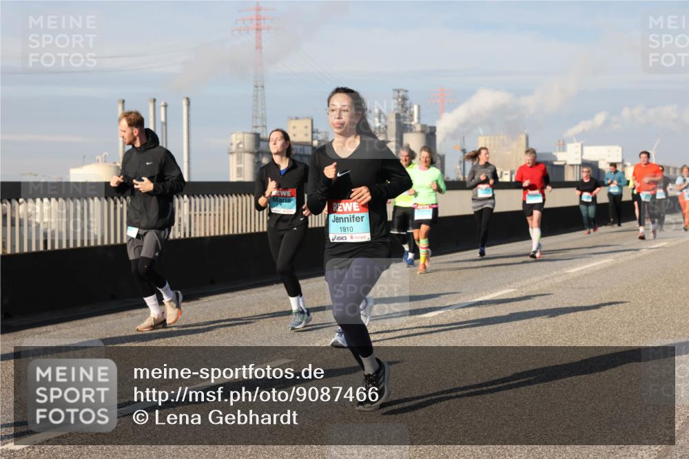 03.10.2025 - Köhlbrandbrückenlauf Lena Gebhardt http://msf.ph/oto/9087466 03.10.2025 10:06:22 Position 2 1910, 840 meine-sportfotos.de