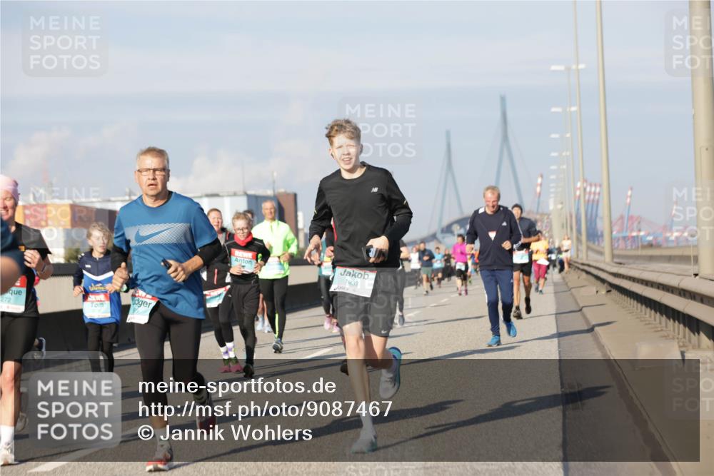 03.10.2025 - Köhlbrandbrückenlauf Jannik Wohlers http://msf.ph/oto/9087467 03.10.2025 09:57:42 Position 3 272, 1933 meine-sportfotos.de