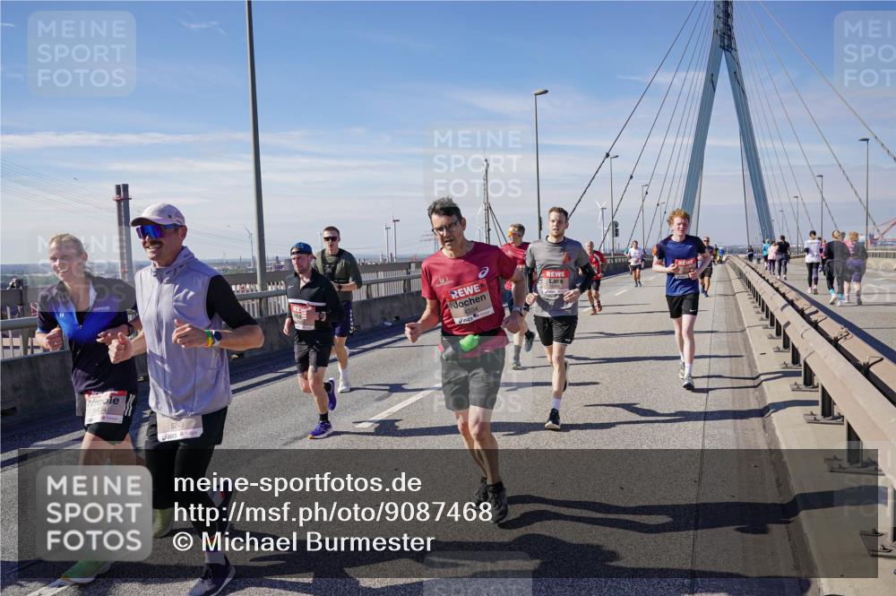 03.10.2025 - Köhlbrandbrückenlauf Michael Burmester http://msf.ph/oto/9087468 03.10.2025 12:44:06 Position 2 34, 5243, 4334 meine-sportfotos.de