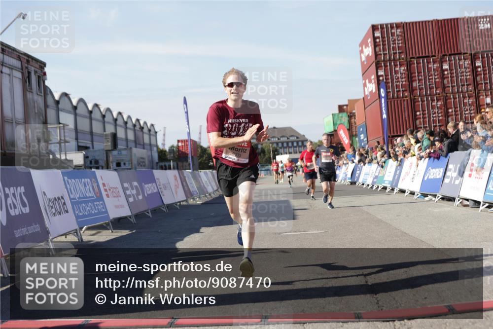 03.10.2025 - Köhlbrandbrückenlauf Jannik Wohlers http://msf.ph/oto/9087470 03.10.2025 12:53:14 Ziel 4142, 5786, 6333 meine-sportfotos.de