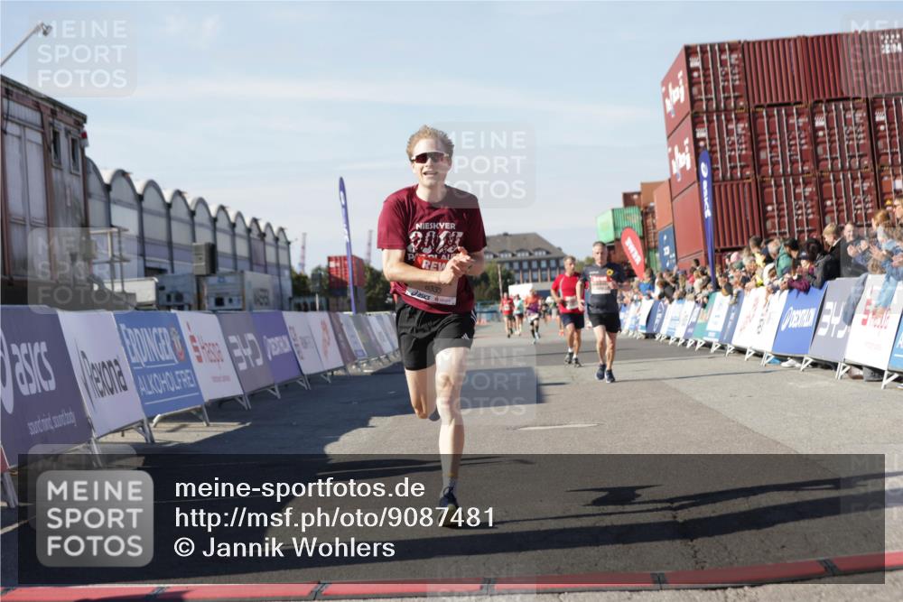 03.10.2025 - Köhlbrandbrückenlauf Jannik Wohlers http://msf.ph/oto/9087481 03.10.2025 12:53:15 Ziel 4142, 5786, 6333 meine-sportfotos.de