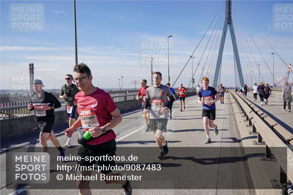 03.10.2025 - Köhlbrandbrückenlauf Michael Burmester http://msf.ph/oto/9087483 03.10.2025 12:44:06 Position 2 4643, 4334, 5096 meine-sportfotos.de