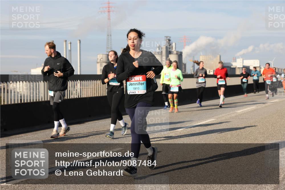 03.10.2025 - Köhlbrandbrückenlauf Lena Gebhardt http://msf.ph/oto/9087484 03.10.2025 10:06:22 Position 2 1910 meine-sportfotos.de